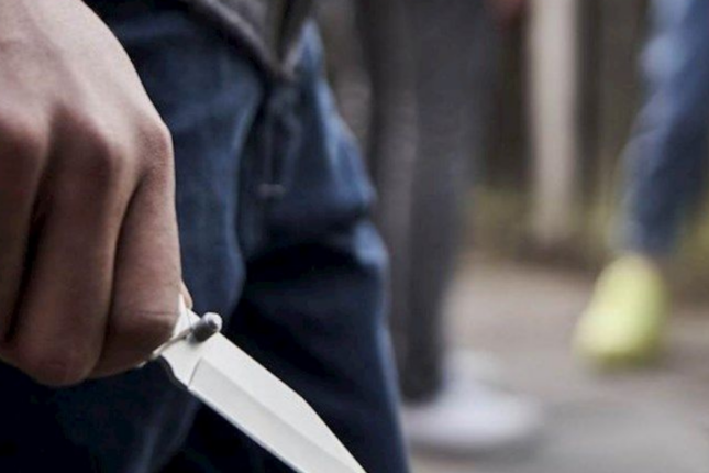 37 yaşlı şəxsi ürəyindən bıçaqladılar