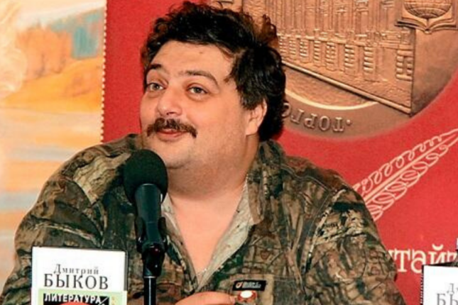 Rusiyalı yazıçı beynəlxalq axtarışa verildi