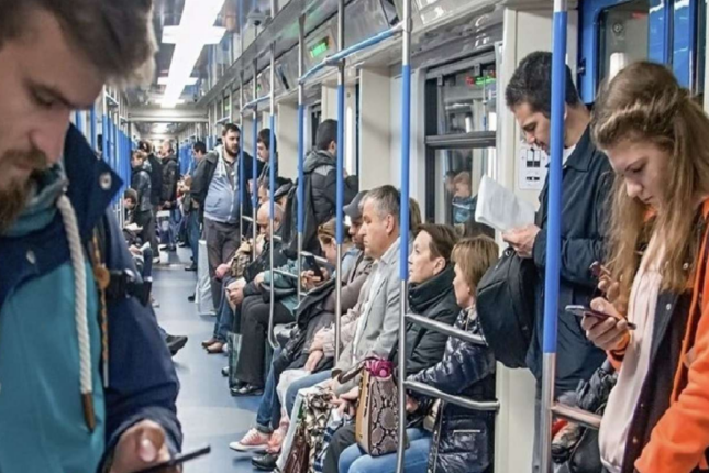 Bu ölkədə metroda telefonu söndürmək QADAĞANDIR