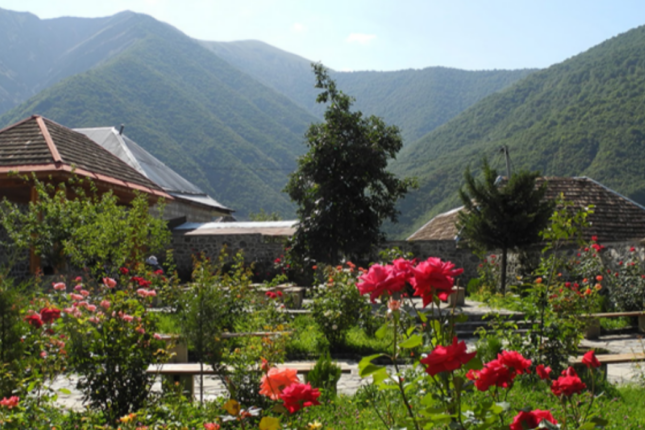 Turizm mövsümündə anarxiya: Həmkarlar və yeməksiz qalan vətəndaşlar