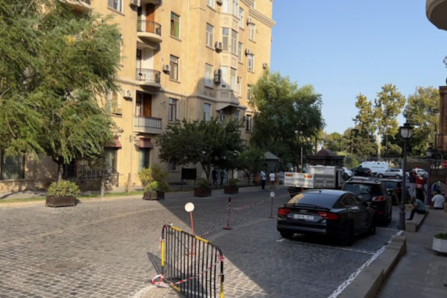 “İçərişəhər”də yaşayanlar narazıdırlar, avtomobillərini saxlamağa yer tapmırlar – FOTO