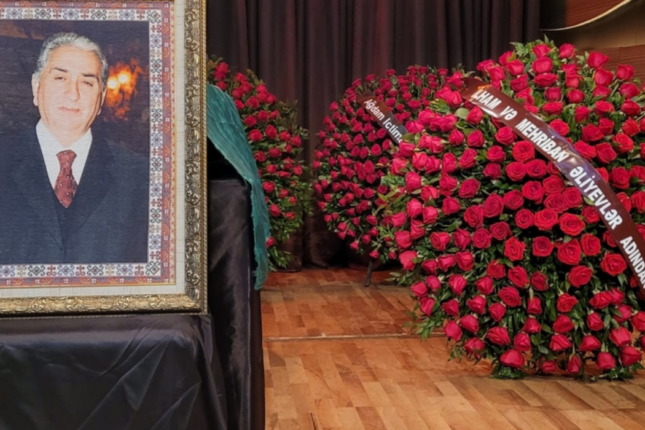 Prezident və xanımı Arif Babayevin vida mərasiminə əklil göndərdi – FOTO