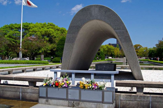 Yaponiyada Xirosima qurbanlarının xatirəsi bir dəqiqəlik sükutla yad edilib