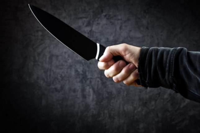 Atasını öldürənin oğlunu avtobusda bıçaqladı – Çinarlıdakı qan davası