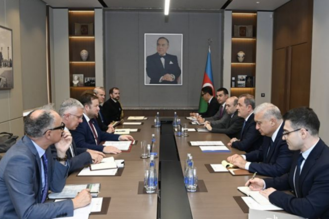 Ceyhun Bayramov Birləşmiş Krallığın dövlət naziri ilə görüşüb