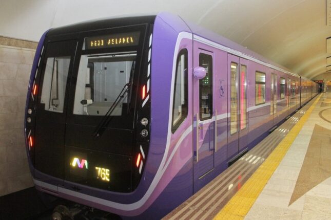 Metroda doğulan uşaq 25 yaşına qədər metrodan pulsuz istifadə edəcək