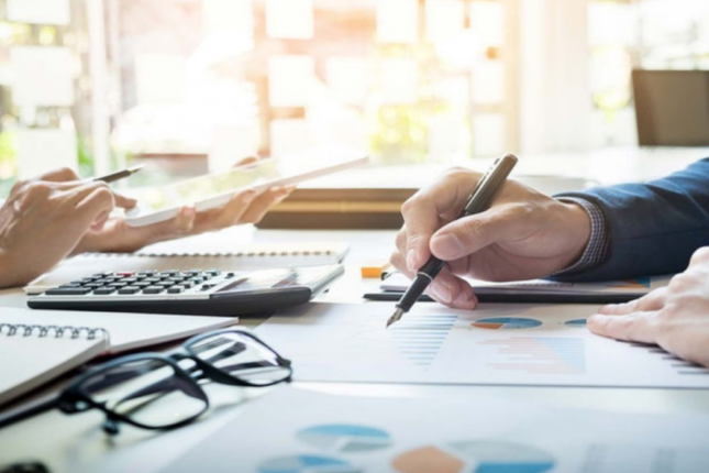 İki şirkətin yarım milyondan çox borcu var