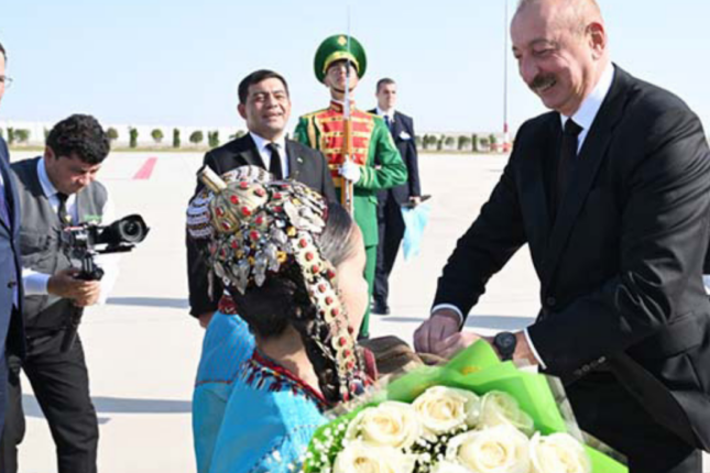 Prezident Türkmənistanda belə qarşılandı – Video Prezident Türkmənistanda belə qarşılandı – Video