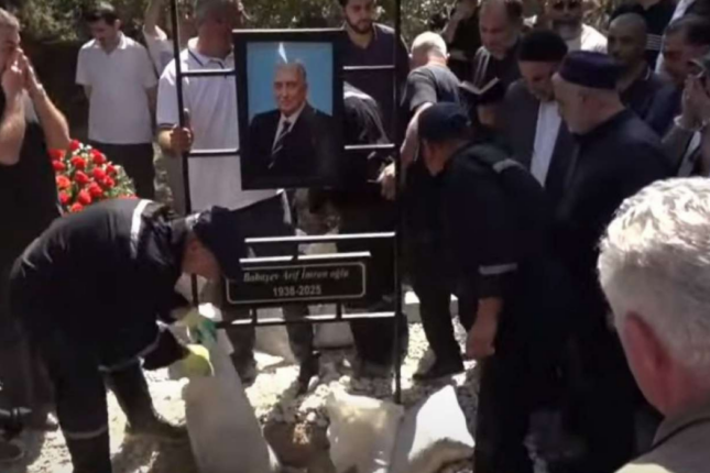 Xalq artisti Arif Babayev Fəxri xiyabanda dəfn edildi – VİDEO