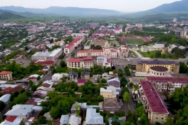 Blogger Arşakyan: “Qarabağ ermənilərinin 30 faizi ölkəni tərk edib, Allah daimi etsin”