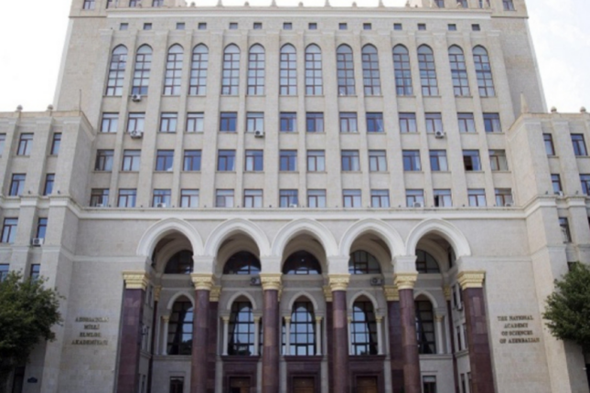 918 min manata bir ədəd mikroskop: AMEA-nın tenderi niyə ləğv edildi?