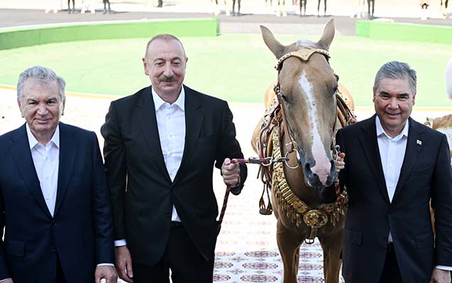 İlham Əliyevə “Axaltəkə” atı hədiyyə edildi -FOTO, VİDEO