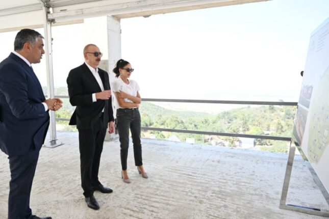 Prezident və birinci xanım “Hacıkənd” istirahət kompleksinin tikintisi ilə tanış olublar – FOTO – YENİLƏNDİ