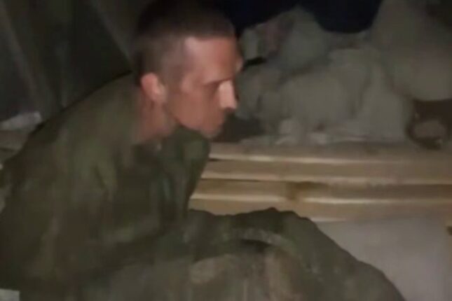Rus ordusu budur – “obşak”ı oğurlayan əsgərə belə işgəncə verilir – VİDEO (söyüş var)