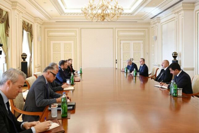 Prezident İlham Əliyev Britaniyanın dövlət nazirini qəbul edib