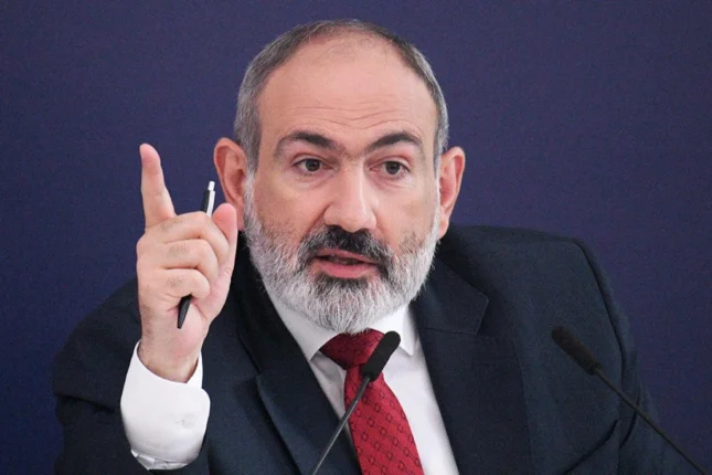 Paşinyan: “Konstitusiya üzərində işləyirik”