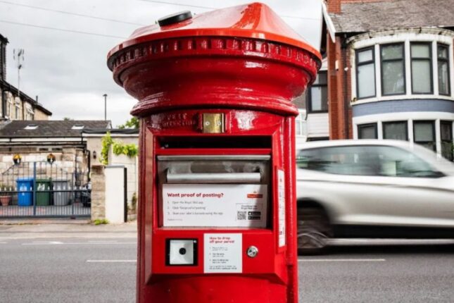 Böyük Britaniyada günəş panelli yeni poçt qutuları quraşdırılır