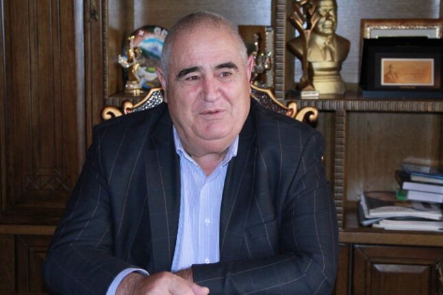 İsfəndiyar Axundovun milyonluq avtomobillərinə həbs qoyuldu