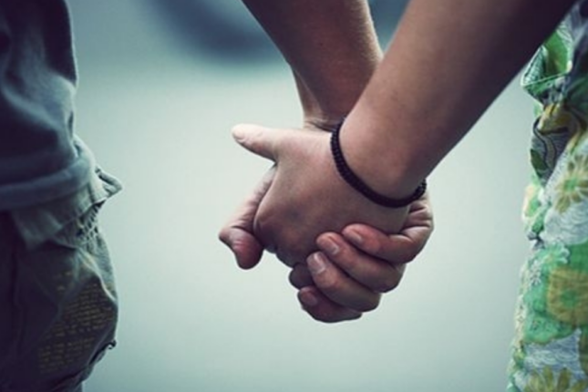 Bakıda imkanlı xanımlar Xəyyamın toruna düşüb: Lüks maşınlar, vəzifəli ata, baş həkim olan ana…