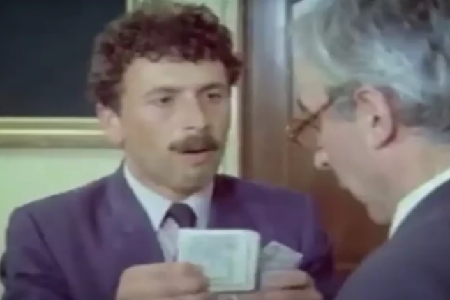 Məşhur aktyor dəlixanada – Şizofreniya diaqnozu qoyuldu