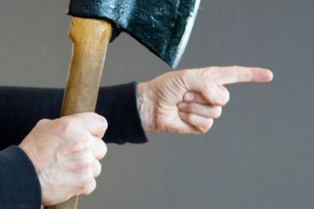 “Əlində balta ilə küçələrdə gəzib bizi qorxudur” – Rəsmi açıqlama