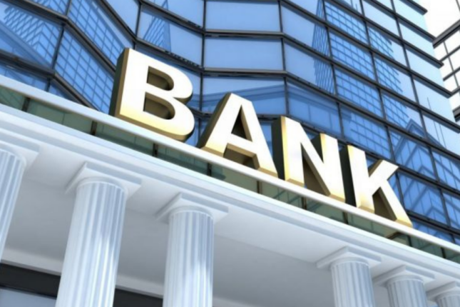 Azərbaycanda bağlanan bankların əmlakları hərraca çıxarılır