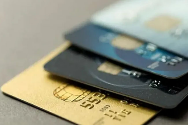 “İnsanlar ayaqlarını yorğanına görə uzatmır, çox kredit götürürlər” – Ekspert