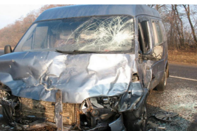 İstirahətdən qayıdan bağça işçiləri qəzaya düşdü: Altı nəfər xəsarət aldı