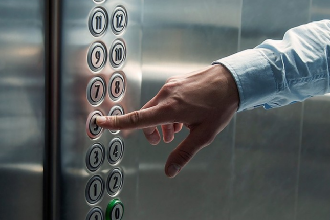 Ali Məhkəmə: Xidmət haqqına görə liftdən istifadəyə qadağa qoyula bilməz