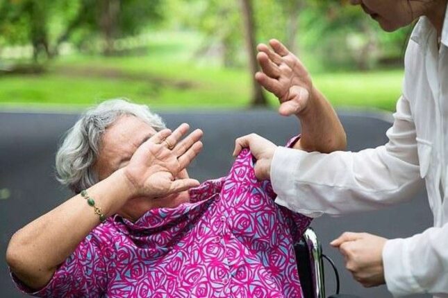 Bakıda övlad RƏZALƏTİ – Arvadına qarğış etdiyi üçün anasını döydü