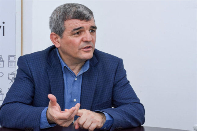 Fazil Mustafa: Biz hələ uşağı məktəbə necə aparacağımızı müzakirə edirik