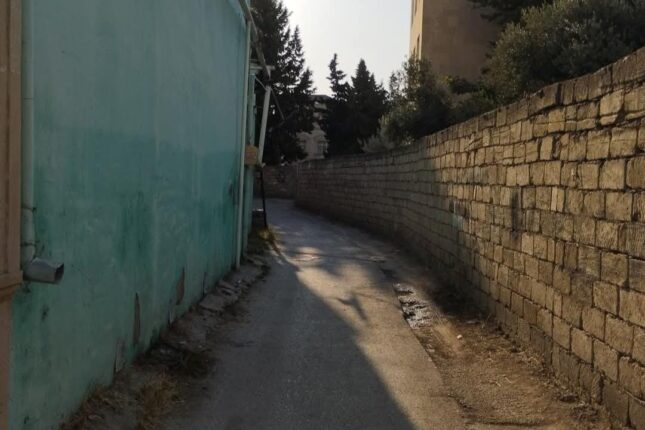 Yasamalda məktəbə gedən yolu da satdılar – Foto