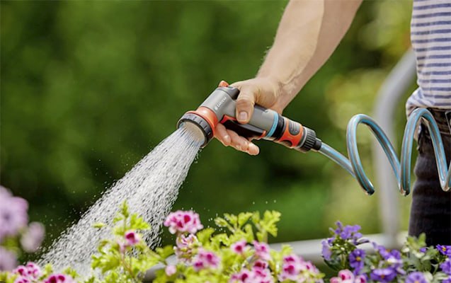 Bağı sulayarkən canından oldu