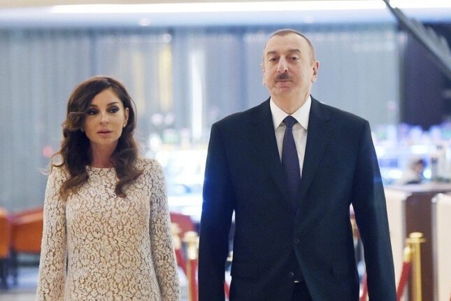 Prezident və birinci xanım Gəncə stadionunda tikinti işlərinin gedişi ilə tanış oldu