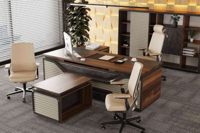 Nazirlik bu məmurdan 7900 manatlıq mebel alır