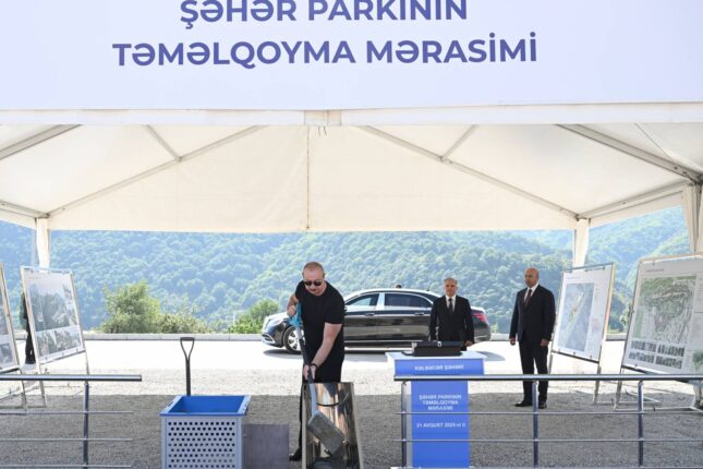 İlham Əliyev Kəlbəcər şəhər parkının təməlini qoyub – FOTO – YENİLƏNDİ