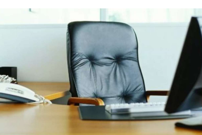 Azərbaycanda deputat atasının yerinə partiya sədri olacaq – FOTO