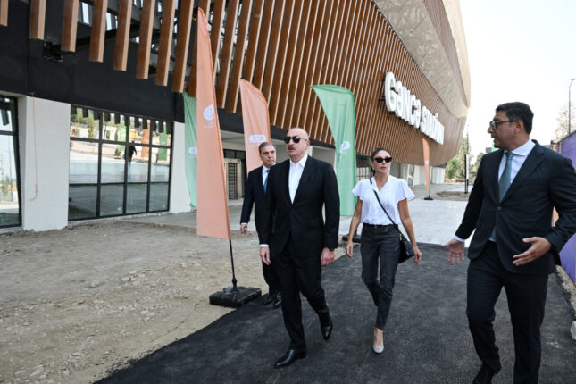 Prezidentlə xanımı Gəncə stadionunda – Fotolar