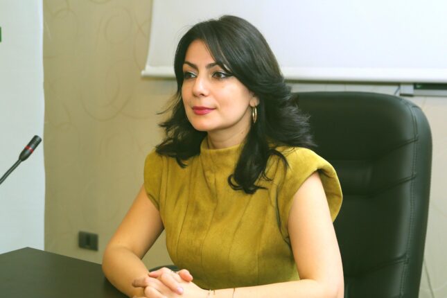 Mikroplastik təhlükəsi: Qida, su və geyim seçimində nəyə diqqət etməliyik?