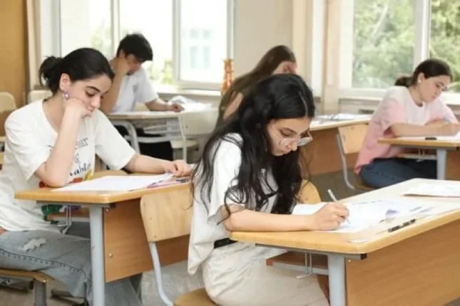 Bacı-qardaş imtahansız universitetə qəbul oldular-FOTO