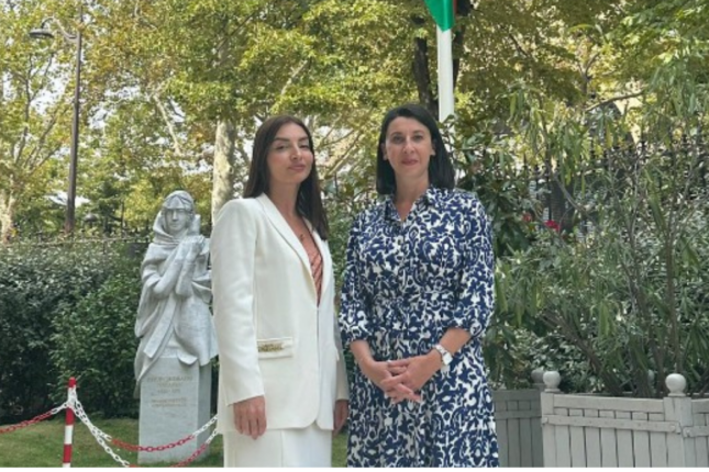 Leyla Abdullayeva Bakıya yeni təyin olunan həmkarı ilə fotosunu paylaşdı