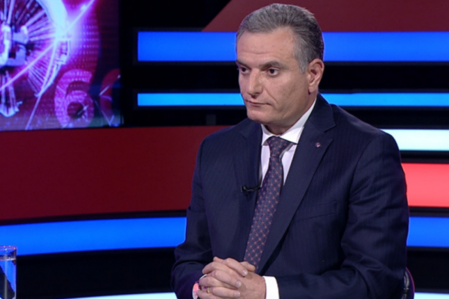 “Erməni xalqını simasız kütləyə çevirəcəklər”