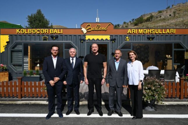 İlham Əliyev arıçılıq məhsulları mağazasının açılışını etdi – Fotolar