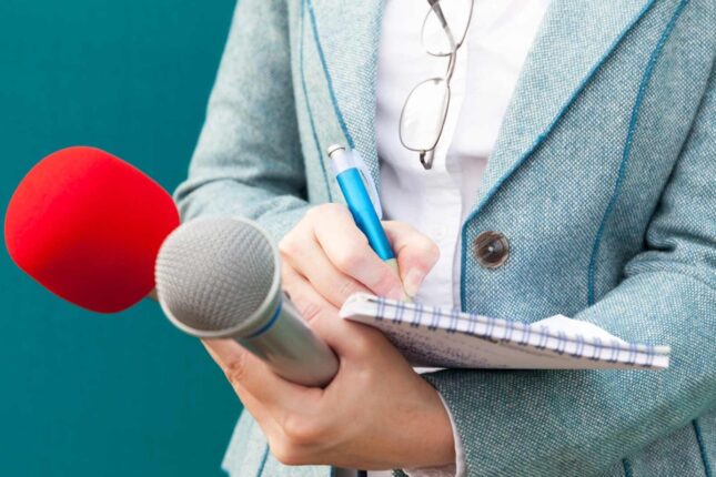 Jurnalist olmaq istəyən abituriyentlər qabiliyyət imtahanı verdi