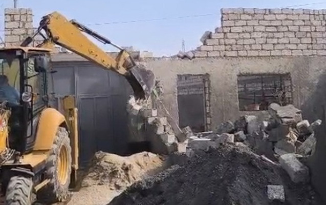 Suraxanıda qanunsuz tikililər söküldü – Video