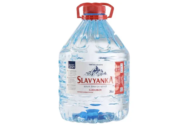 “Slavyanka” su brendindən NARAZILIQ – “Sudan iy gəlir, qabları yosun bağlayıb” – Foto