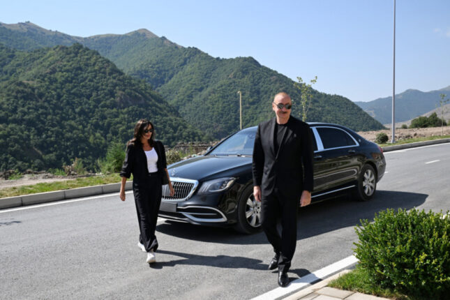 İlham Əliyev mənzillərin açarlarını Kəlbəcər sakinlərinə təqdim etdi-FOTOLAR