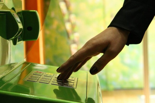 Bank kartlarından oğurluqlar edən 4 nəfər saxlanılıb