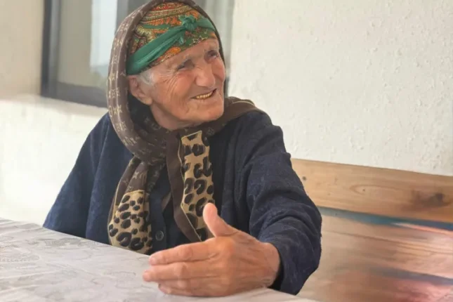 Kağızda 100 yazılıb, amma 110 yaşı var – Laçınlı Fatma nənə