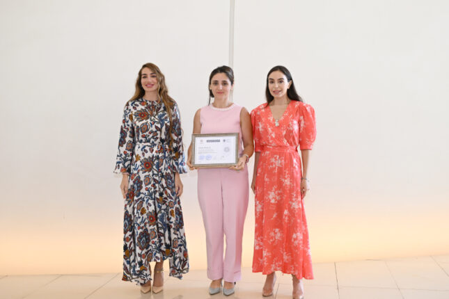 Leyla və Arzu Əliyevalar kurs iştirakçılarına sertifikatlar təqdim etdi – Fotolar